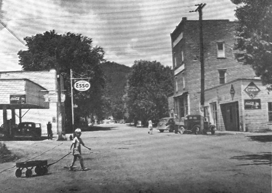Black and white photo of Main Street in Old Butler before it was flooded